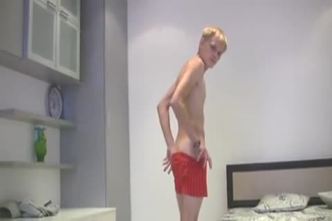 Yully kinky gal blonde