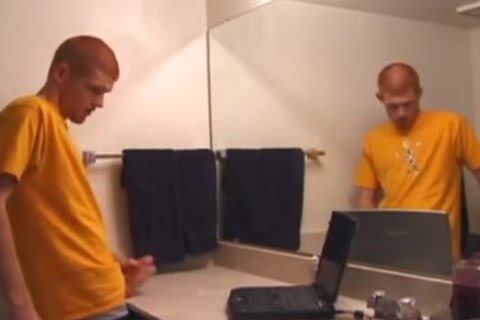 Tristian Jacking Off In baths