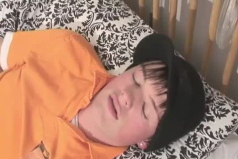 brunette guy Strokes Himself And Dildos pooper