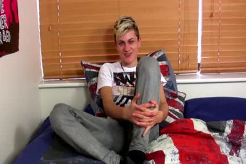 Skylar West Plays With His long penis And pokes His arsehole