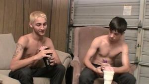 StraightNakedThugs.com: Natural Dakotah Perrie masturbation