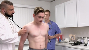 DoctorTapes: Rough nailing next to college student