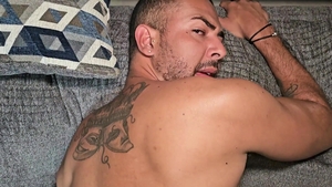 AmateurGayPOV: Planking and Primping Side by Side